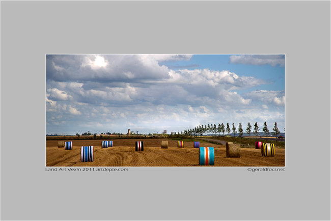 Art Photo moyen format, numro 80, land art action artistique ballots de paille entre Longuesse, Vigny en Vexin, Gadacourt, Commeny. 