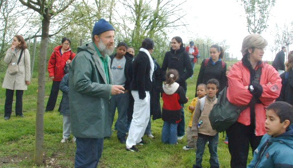 Pere Noel vert, Nicholas henry, le pomologe, spcialiste des pommes en charge de la maintenance du verger conservatoire de Saint Clair sur Epte