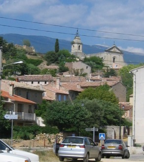 Bedoin, vue d'un petit parking, � d�fault d'avoir obtenu l'authorisation de m'installer sur la place du march�. 